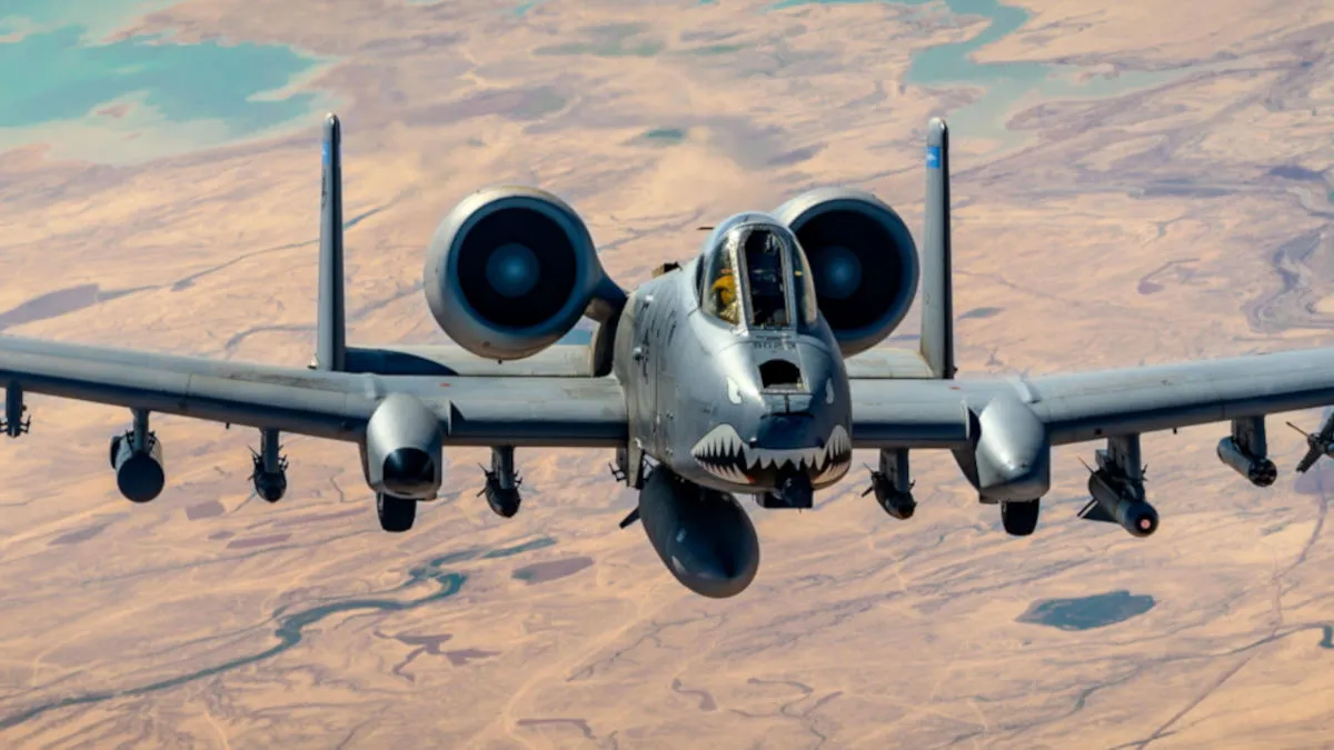 A-10 Thunderbolt II patrolira iznad nepoznate lokacije