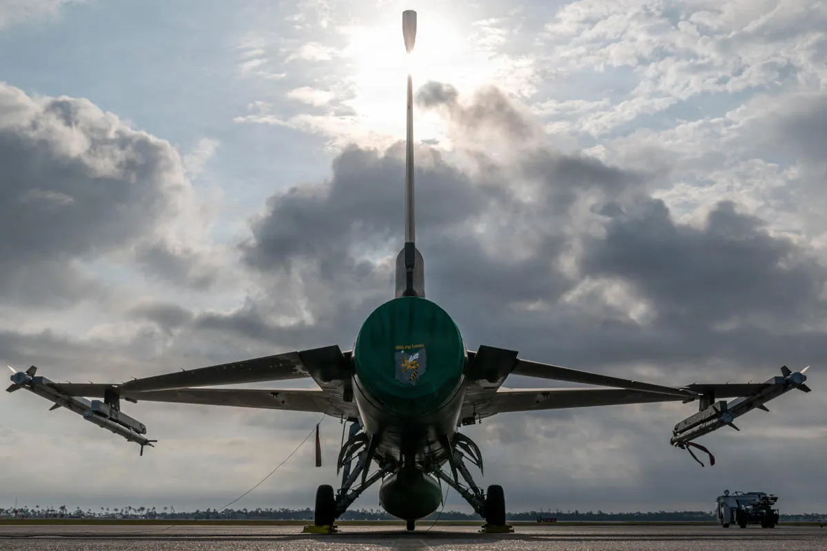 F-16 na stajanci tokom vežbe Checkered Flag
