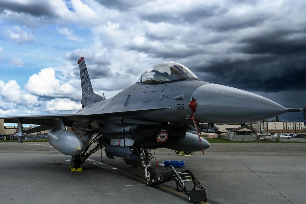 F-16 Fighting Falcon se priprema za poletanje na vežbi Red Flag-Alaska